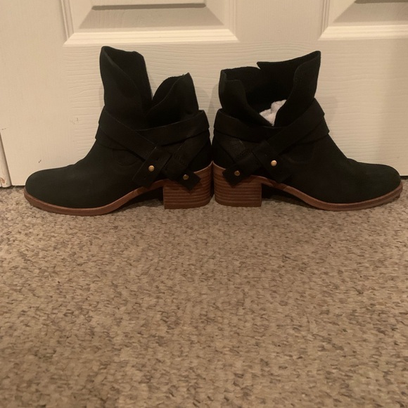 UGG Shoes - UGG Black and Brown Ankle Boots Size 7